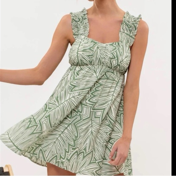 Blu Pepper Dresses & Skirts - Blu Pepper leaf print mini dress sweetheart neckline ruched straps size S